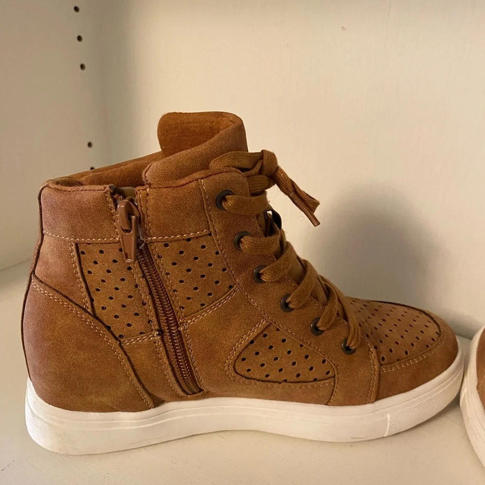 Womens Tan Wedge Sneakers - Fashion High-Top Casual